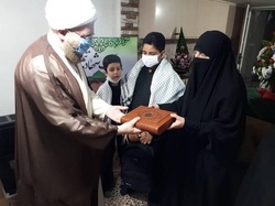 حجت الاسلام علی اکبری: رهبری فرمودند سلام مرا به خانواده شهید برسانید