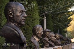 ساخت سردیس‌های غریب از هنرمندان شهیر