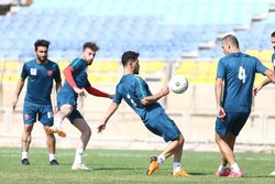 پرسپولیس بدون ملی پوشان تمرین کرد/ بشار راهی امارات می‌شود