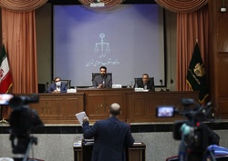 من کلاً یک دوچرخه، بیل و فرغون دارم!