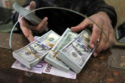 مبادلات ارز، طلا و سکه به بورس کالا انتقال یابد