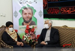 دیدار جلیلی با خانواده شهید آمر به معروف محمد محمدی