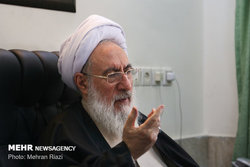 آیت‌الله مجتهدشبستری: حمایت دولت فرانسه ازتوهین کنندگان به پیامبر(ص) را بی‌پاسخ نگذاریم