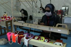 چرخ‌های بافندگی دختر روشندل به همت بسیج سازندگی به حرکت درآمد