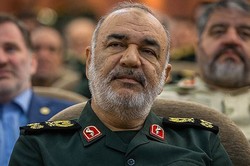 سرلشکر سلامی: باید قوی باشیم تا عزیز شویم