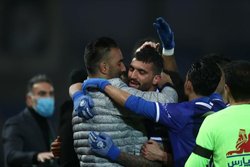 شهرخودرو تسلیم استقلال شد/ رحمتی آبی‌ها را صدرنشین کرد!