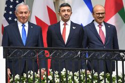 نخست‌وزیران ما شبانه با لباس زنانه به دیدار اعراب می‌رفتند