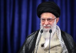 فشار حداکثری دشمن شکست خورد/ در مسئله سرمایه‌گزاری برای تولید، مردم نقش ایفا کنند