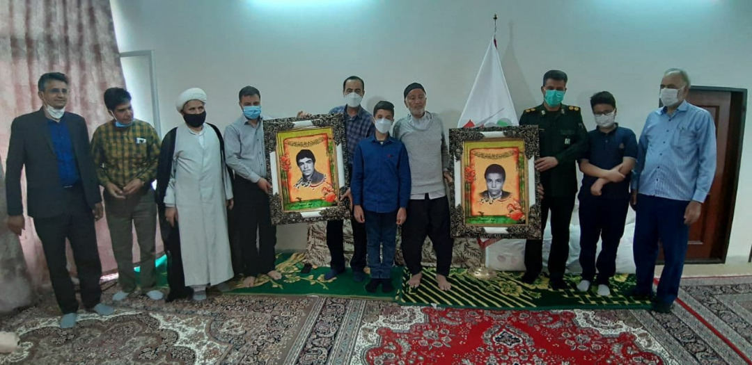 خادمان بنیاد حفظ آثار شهدای دستجرد در نوروز ۱۴۰۰ به دیدار خانواده شهدا رفتند خادمان بنیاد حفظ آثار شهدای دستجرد در نوروز ۱۴۰۰ به دیدار خانواده شهدا رفتند