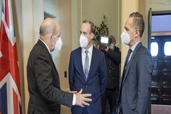 فرانسه و اروپا گزینه تحریم سیاستمداران لبنانی را بررسی می کنند