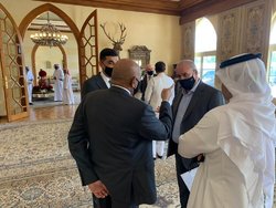 کاسب‌ها بروند، متعهد‌ها بیایند