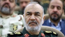 کشور را از عوارض تحریم‌های ظالمانه بی‌نیاز می‌کنیم