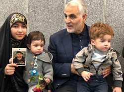 دخترم در شهادت حاج‌قاسم برای بار دوم یتیم شد