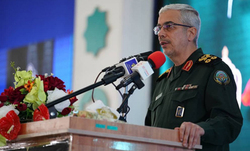 هر جا ردی از شهید سلیمانی است امریکایی‌ها مجبور به فرارند