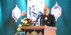 سردار سلامی: ارتش عظیم شهید سلیمانی مدافع بلاد مسلمانان است/ حاج قاسم، ابوالفضل انقلاب ما با دستان قطع شده است