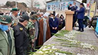 همزمان با سراسر کشور جشن های دهه فجر با نثار شاخه های گل و تجدید میثاق با شهدا و رژه موتورسواران در گلزار شهدای قزوین آغاز شد.