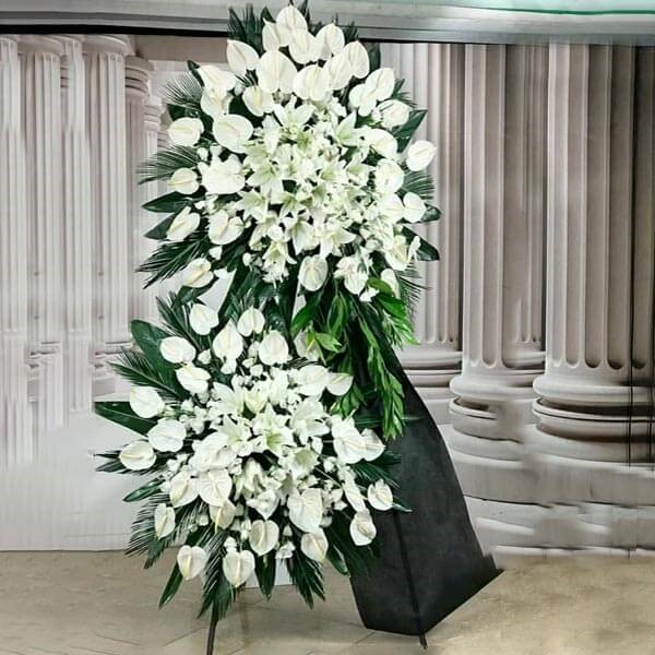 معرفی انواع مدل های تاج گل برای سر مزار معرفی انواع مدل های تاج گل برای سر مزار