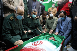 ادای احترام فرمانده کل سپاه به شهدای مدافع حرم