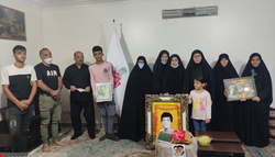 حسین سال‌ها بعد از شهادت عکسش را به مادر رساند!