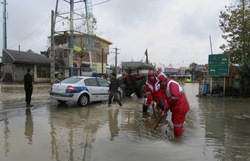 خدمت رسانی 71 نجاتگر به گرفتاران در سیل و آبگرفتگی