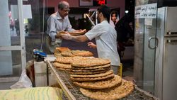 تنور گران‌فروشی ۱۰ تا ۵۰ درصدی نان داغ شد