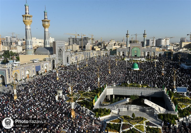 اقامه نماز عید فطر در حرم مطهر رضوی + تصاویر