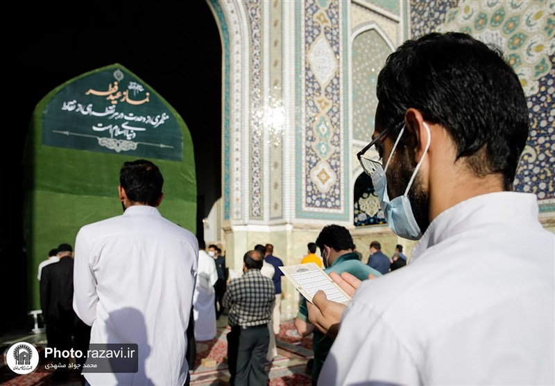 اقامه نماز عید فطر در حرم مطهر رضوی + تصاویر