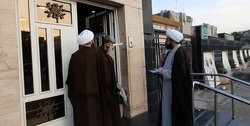 طلاب مشهدی ۸ زندانی بدهکار را با هدیه رئیس جمهور آزاد کردند