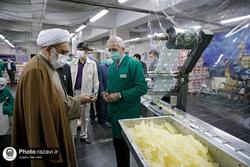 بازدید تولیت آستان قدس از مراحل تهیه و آماده سازی افطاری حرم مطهر رضوی