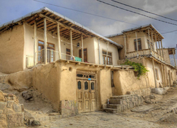 سقف نیمی از خانه‌های جاجرم سست است