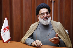 مرز انتقاد و تخریب