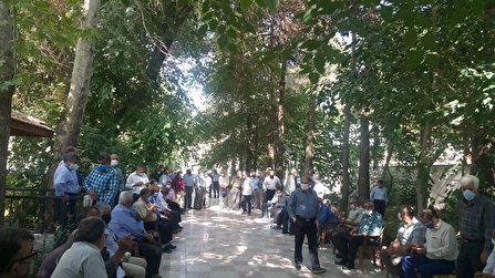تجمع اعتراضی بازنشستگان  شرکت مخابرات اصفهان