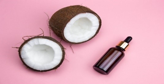 سه روغن گیاهی که برای انجام روغن تراپی مو بسیار مناسب هستند سه روغن گیاهی که برای انجام روغن تراپی مو بسیار مناسب هستند