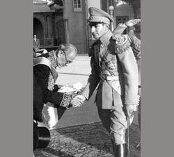 پدرت یک دزد بود که ما او را سر کار آوردیم!