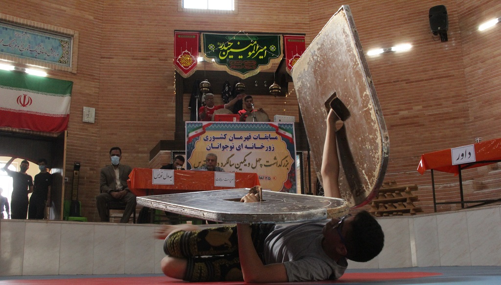 رقابت‌های زورخانه‌ای قهرمانی نوجوانان کشور آغاز شد
