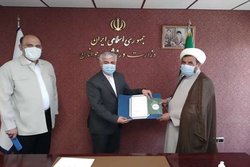 بسته هدیه سازمان بازرسی کل کشور تقدیم به وزیر ورزش و جوانان شد