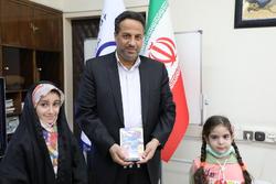 اهدای تندیس مدیرحامی کودک به مدیر عامل آبفای استان اصفهان