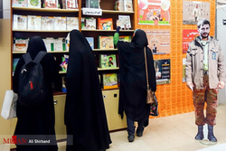 نگاه انسانی زنان اتفاقات جنگ را زیبا کرده است