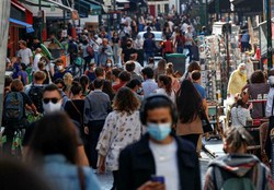وزیر بهداشت فرانسه: در آغاز موج پنجم کرونا قرار داریم