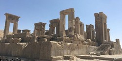 سامان‌دهی سنگ‌های تاریخی تخت‌جمشید