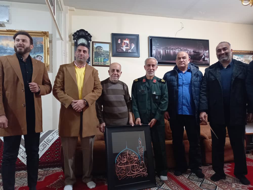 دیدار سردار یزدانی از خانواده معظم شهید مدافع حرم علیرضا مرادی دیدار سردار یزدانی از خانواده معظم شهید مدافع حرم علیرضا مرادی