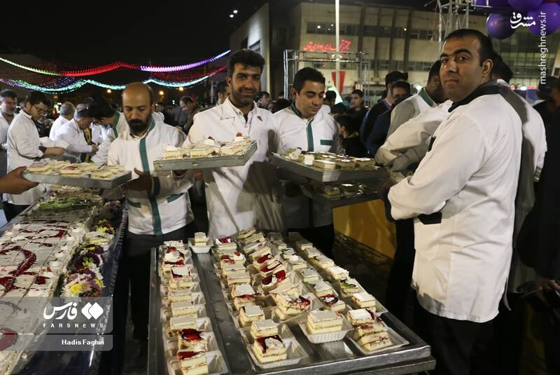 گزارش تصویری+ توزیع کیک ۵ تُنی در مشهد