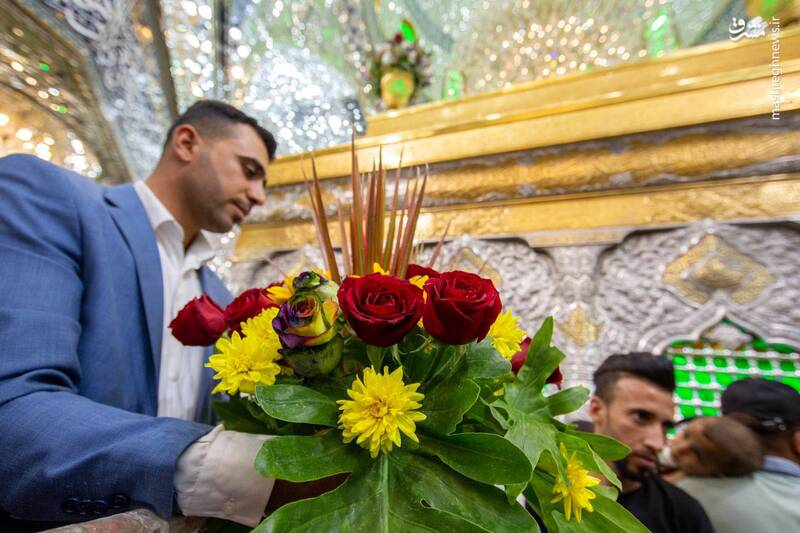 عکس/ گل&zwnj;آرایی ضریح شش&zwnj;گوشه برای ولادت امام حسن(ع)