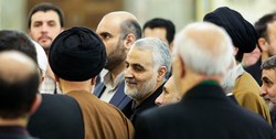 تو هم چفیه‌ات را بده تا خودم را تبرک کنم / این مرد گویی از غیب خبر داشت