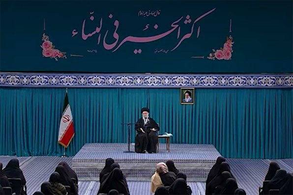 رهبر انقلاب: کسانی که حجاب ضعیف دارند هم دختران خود ما هستند