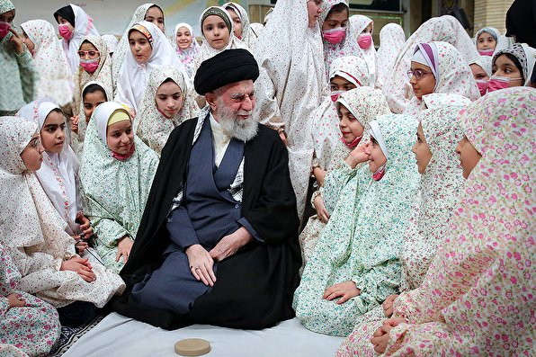 مراسم جشن تکلیف دختران دانش‌آموز در حضور رهبر انقلاب