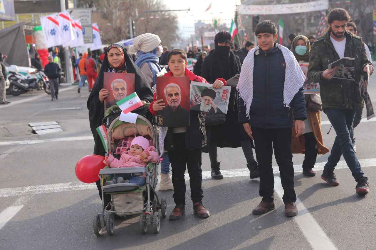 اندک اندک یاران انقلاب میرسند اندک اندک یاران انقلاب میرسند