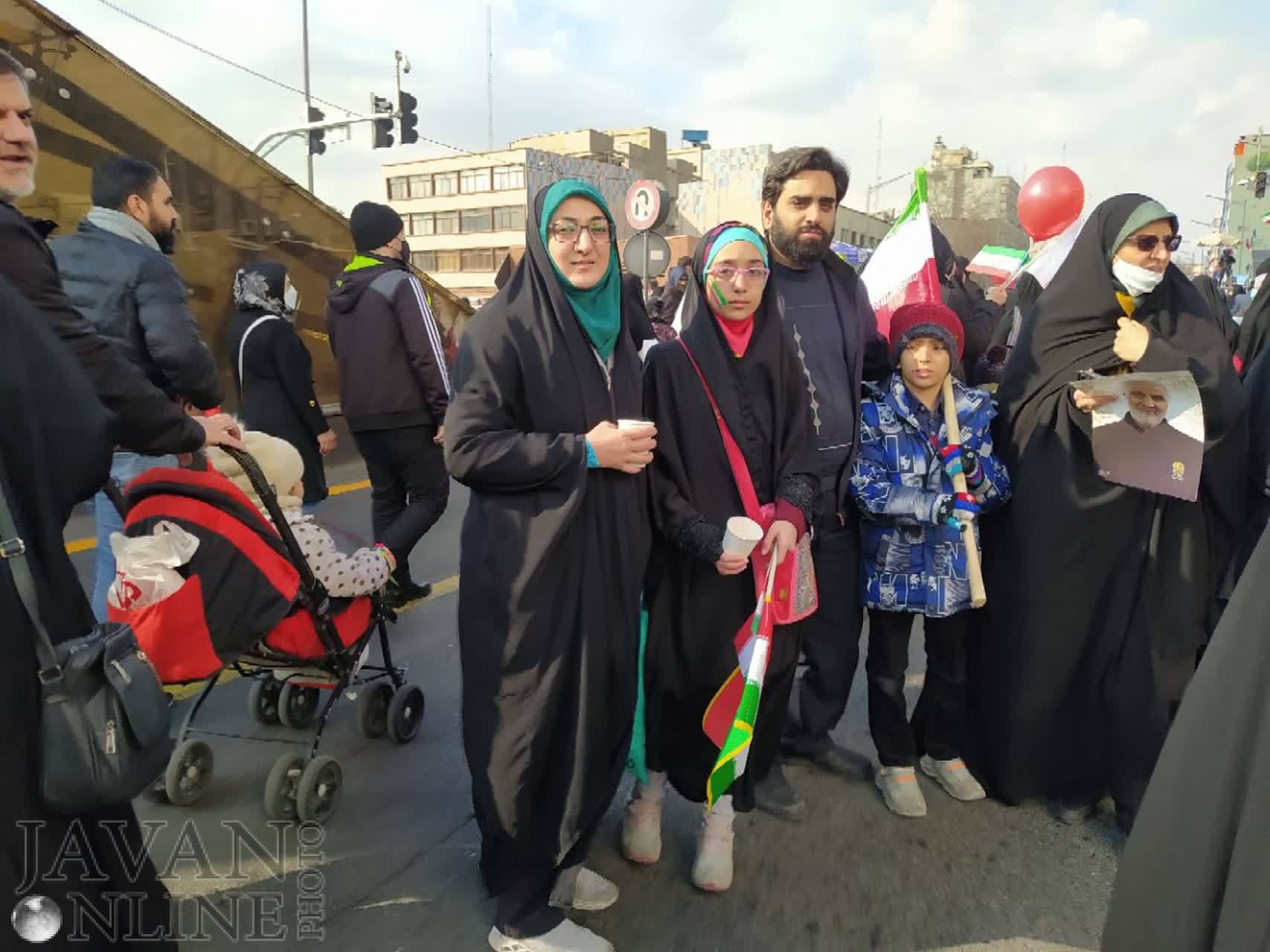 حضور پرشور مردم در راهپیمایی ۲۲ بهمن/ نمایش ارادت ایرانیان به انقلاب اسلامی در جهان