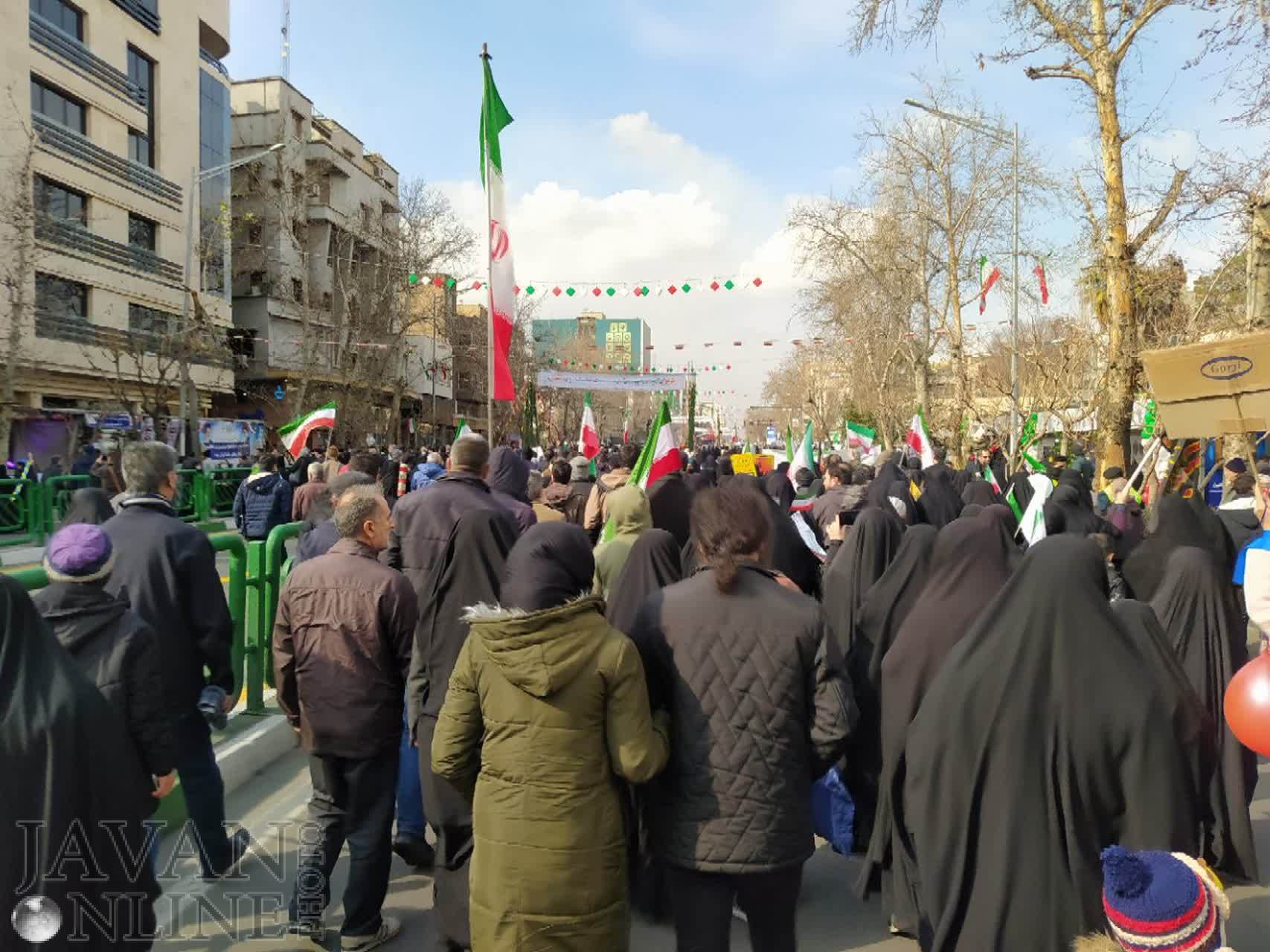 حضور پرشور مردم در راهپیمایی ۲۲ بهمن/ نمایش ارادت ایرانیان به انقلاب اسلامی در جهان