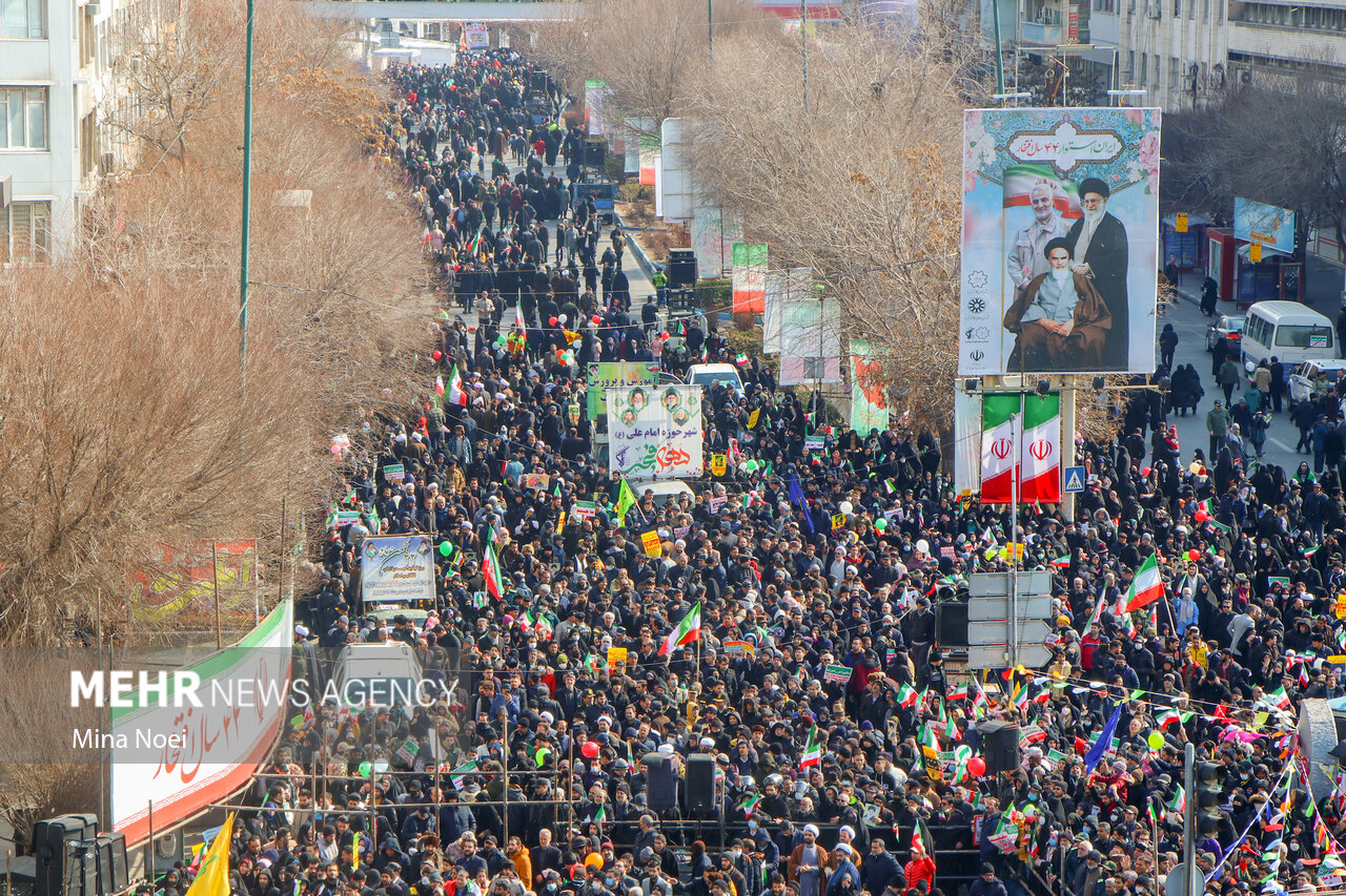 عکس/ راهپیمایی ۲۲ بهمن در تبریز